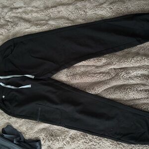 Black fig scrub joggers